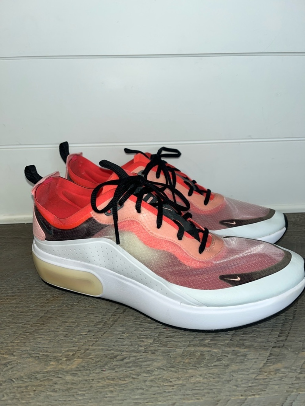 Nike Women's Air Max Dia SE Flash Crimson Sneakers 12 or mens 10.5 - Picture 3 of 9